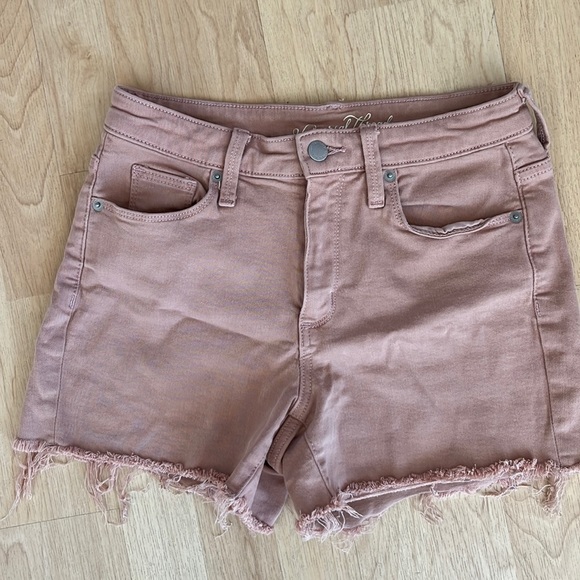 Universal Thread women’s shorts.  Dusty rose color. Raw hem. Size 2/26. - Picture 1 of 3